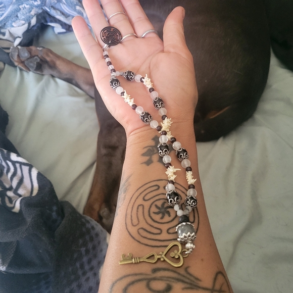Hekate prayer beads. Made with real rattlesnake vertebrae,  genuine gemstones - Picture 4 of 7